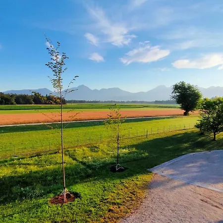 ベッド・アンド・ブレックファスト Na Poljani 3*